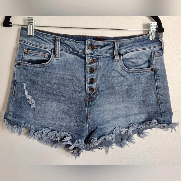 Celebrity‎ pink medium wash denim shorts raw hem size 9/29 high rise - Picture 1 of 5